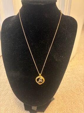 Nina Ricci Gold Initial 'R' Pendant Necklace 👝